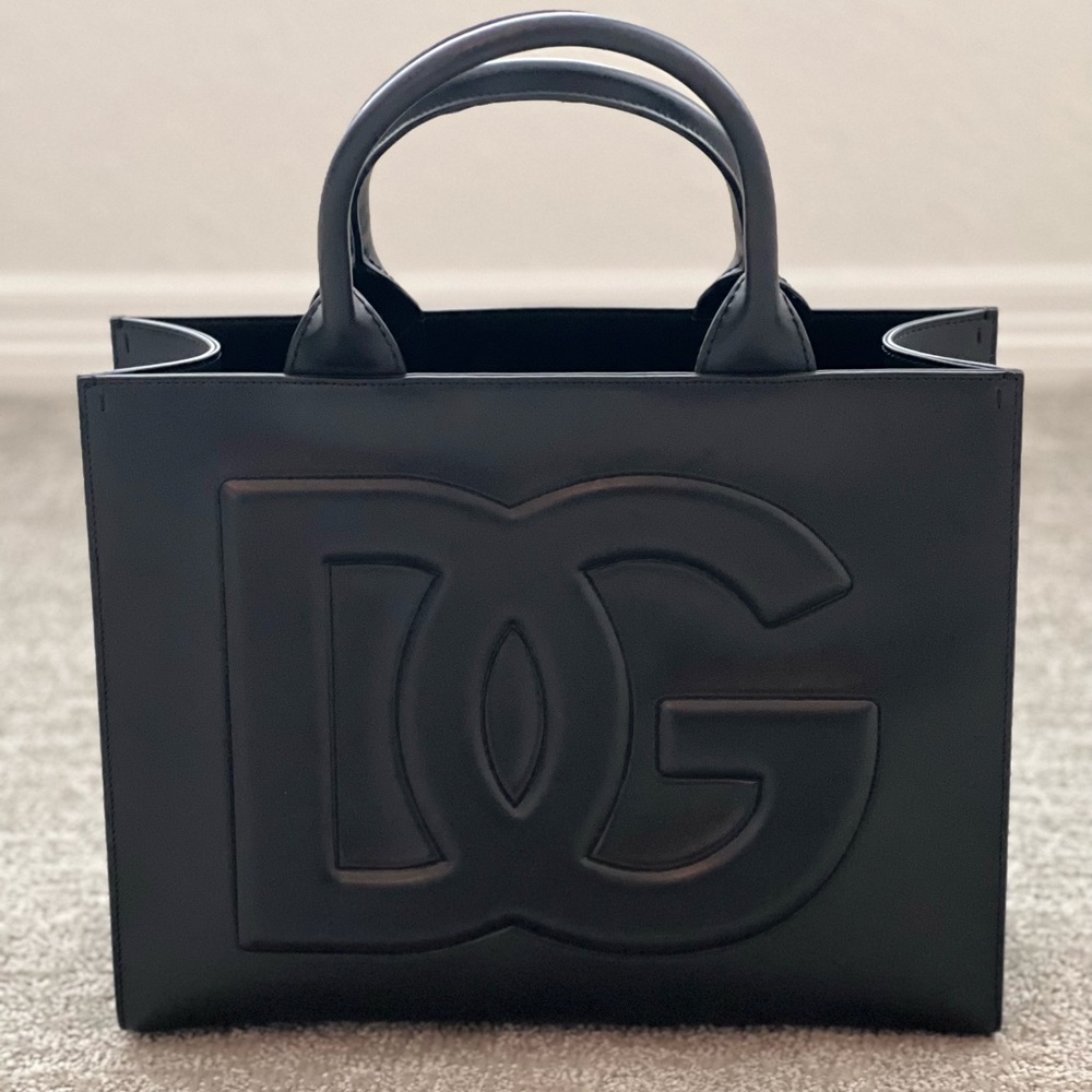 Black Dolce & Gabbana tote.